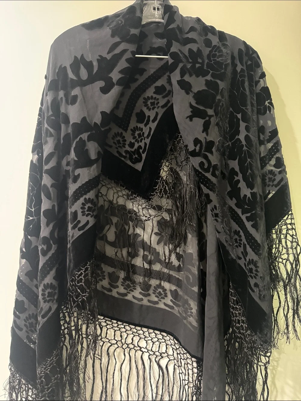 2xist Black velvet Floral Burnout Shawl with Fringe B15